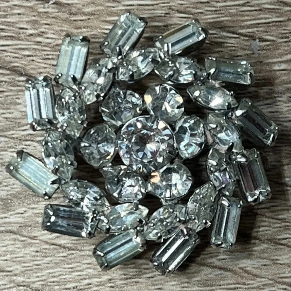 Vintage Mid-Century Kramer of New York Clear Rhinestone Pinwheel Brooch Silver